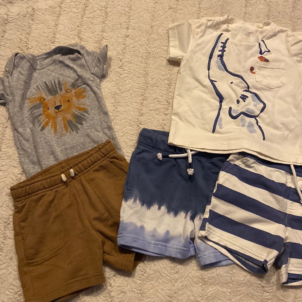Carters baby’s Onsie set 18 Months